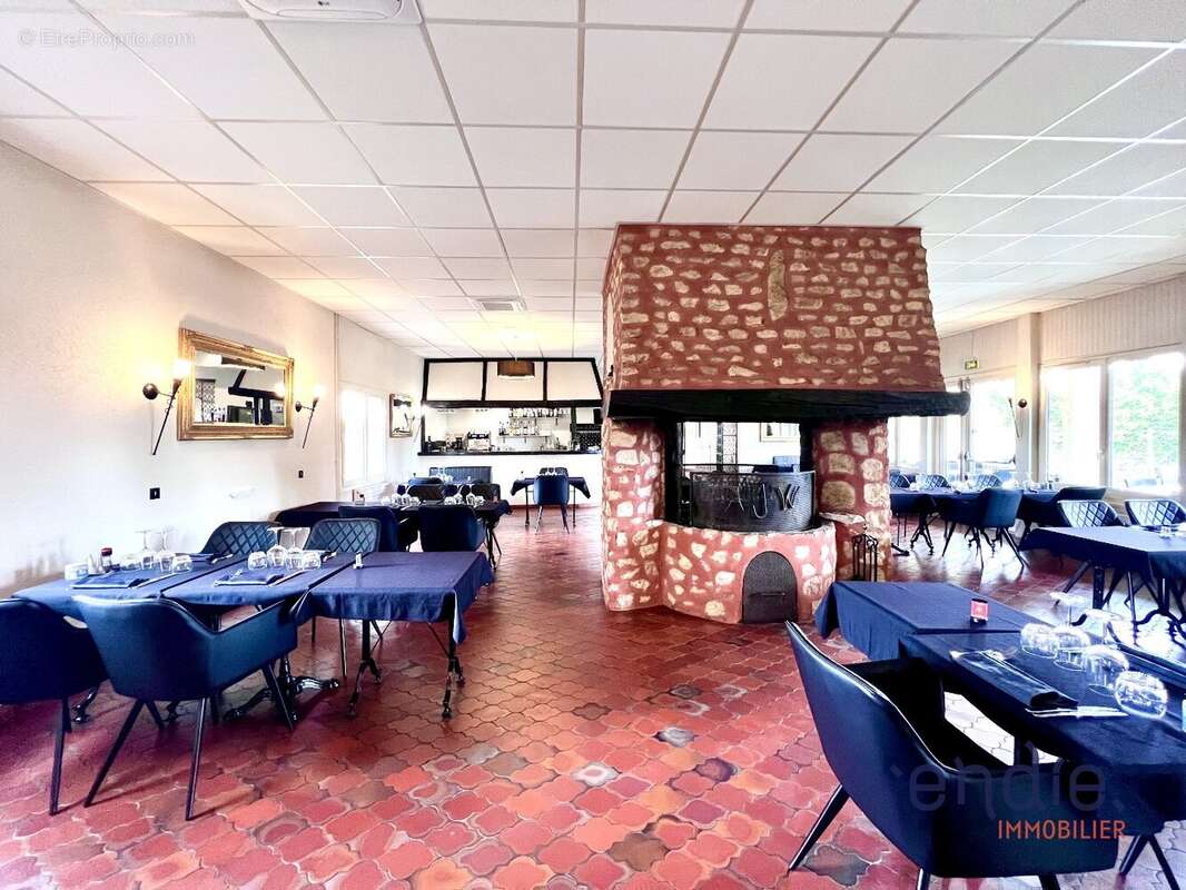 Commerce à NIEUIL-L&#039;ESPOIR