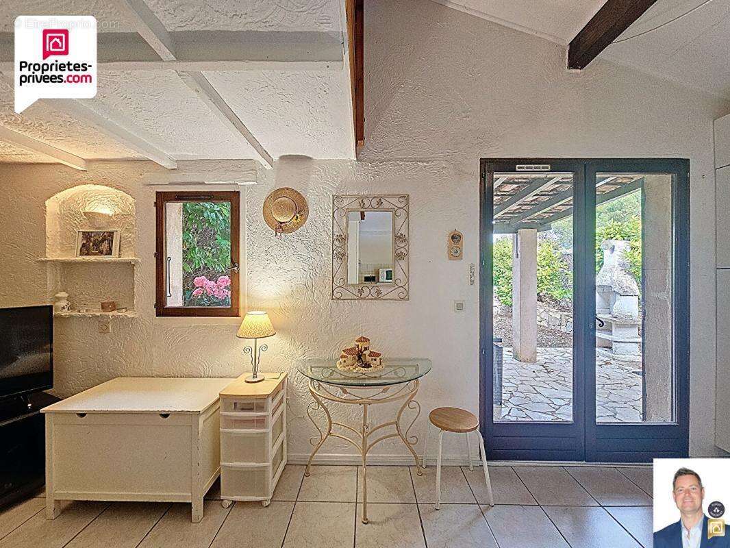 Maison à SAINT-CEZAIRE-SUR-SIAGNE