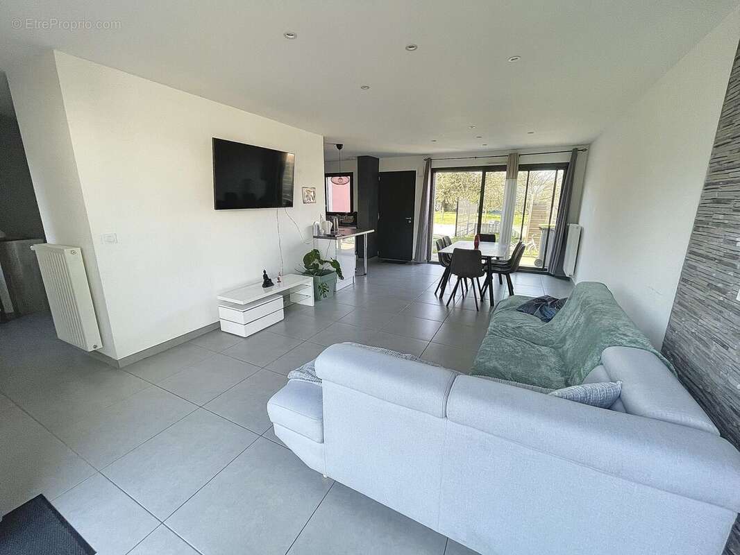 Maison à NOYAL-CHATILLON-SUR-SEICHE