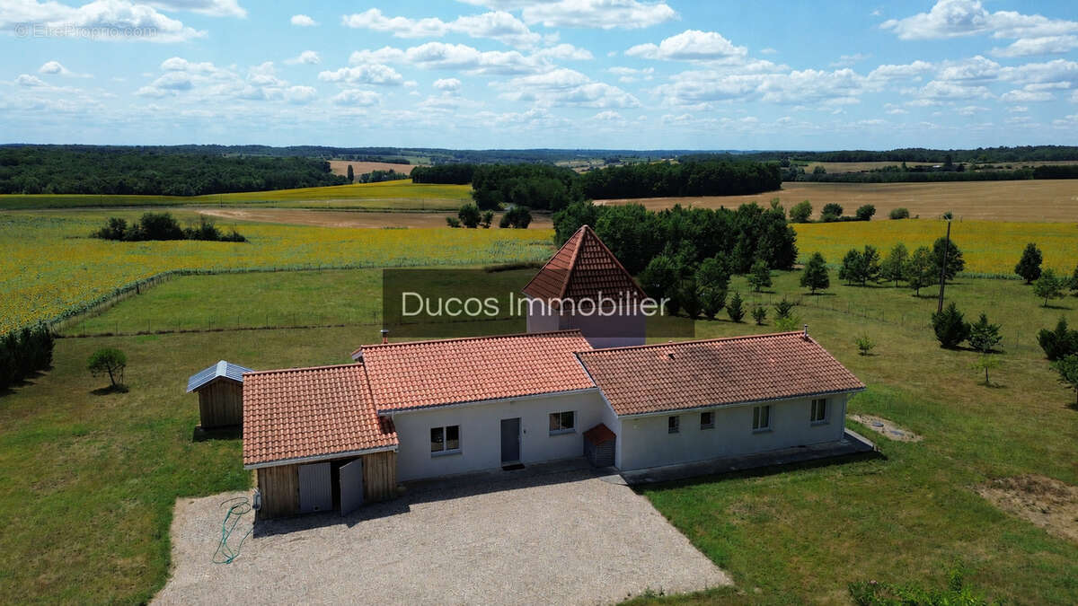 Sur les hauteurs dans un bel environnement maison 5 chambres - photo 3