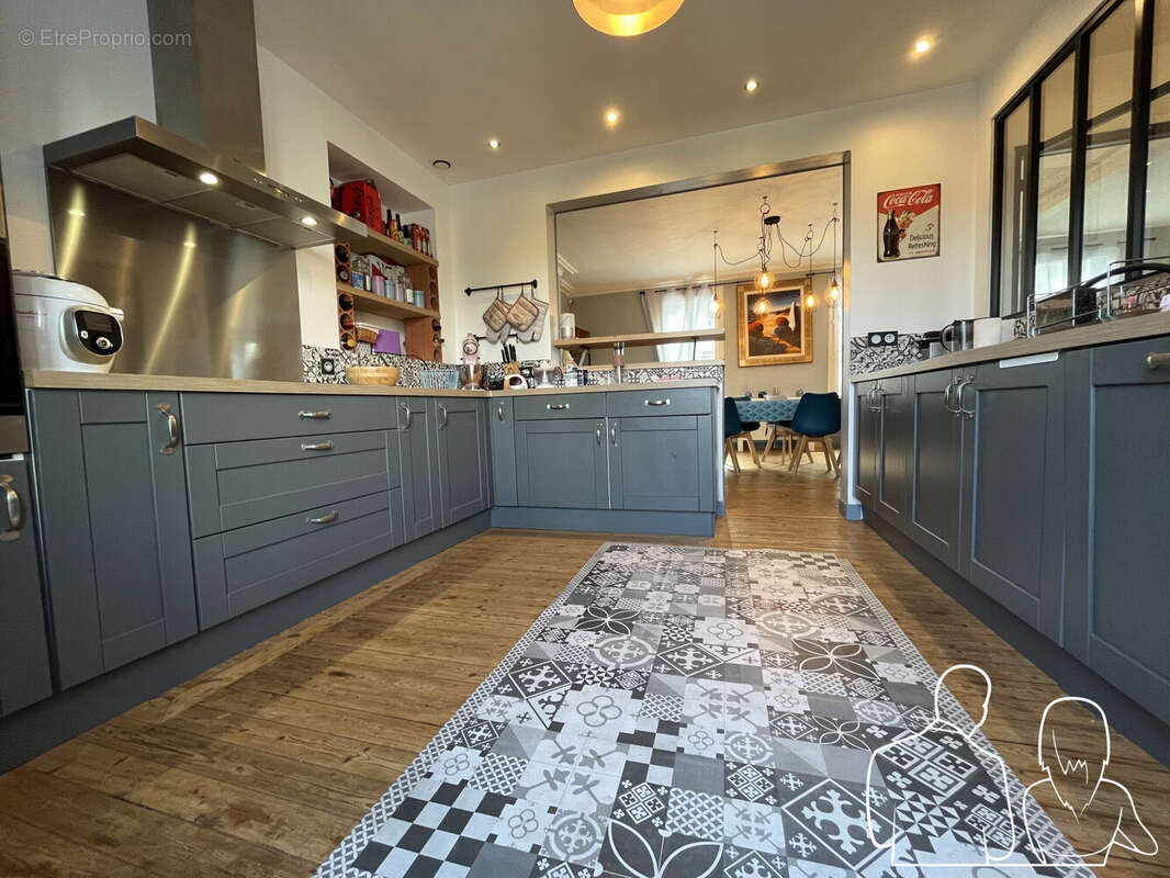 Maison à LA RIVIERE-SAINT-SAUVEUR