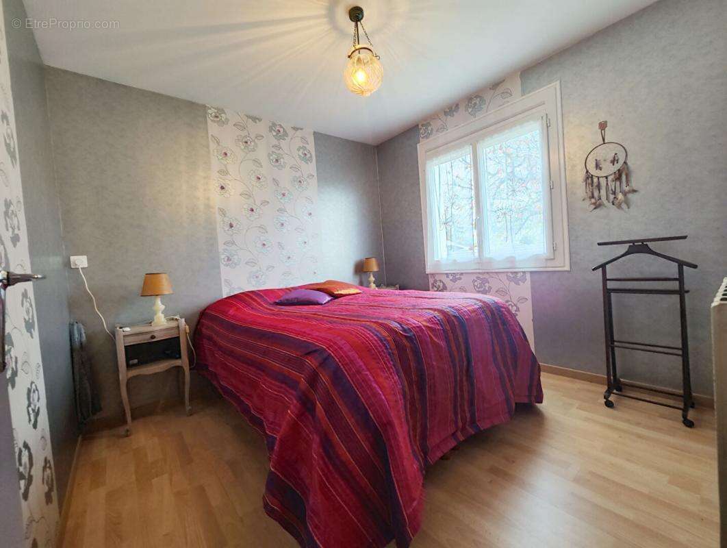 Maison à MONTREVAULT