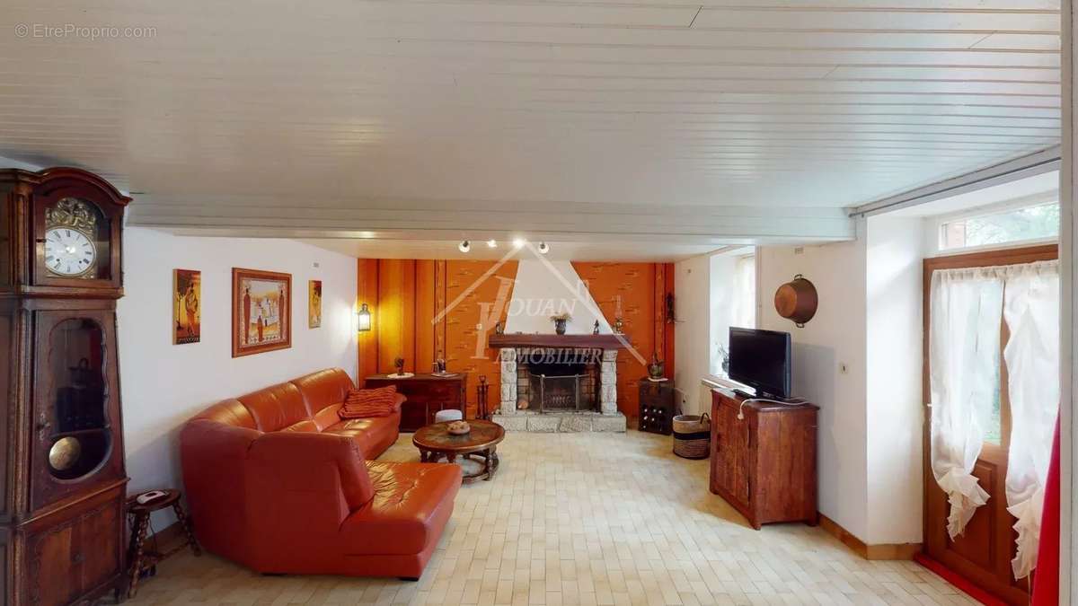 Maison à COUTANSOUZE