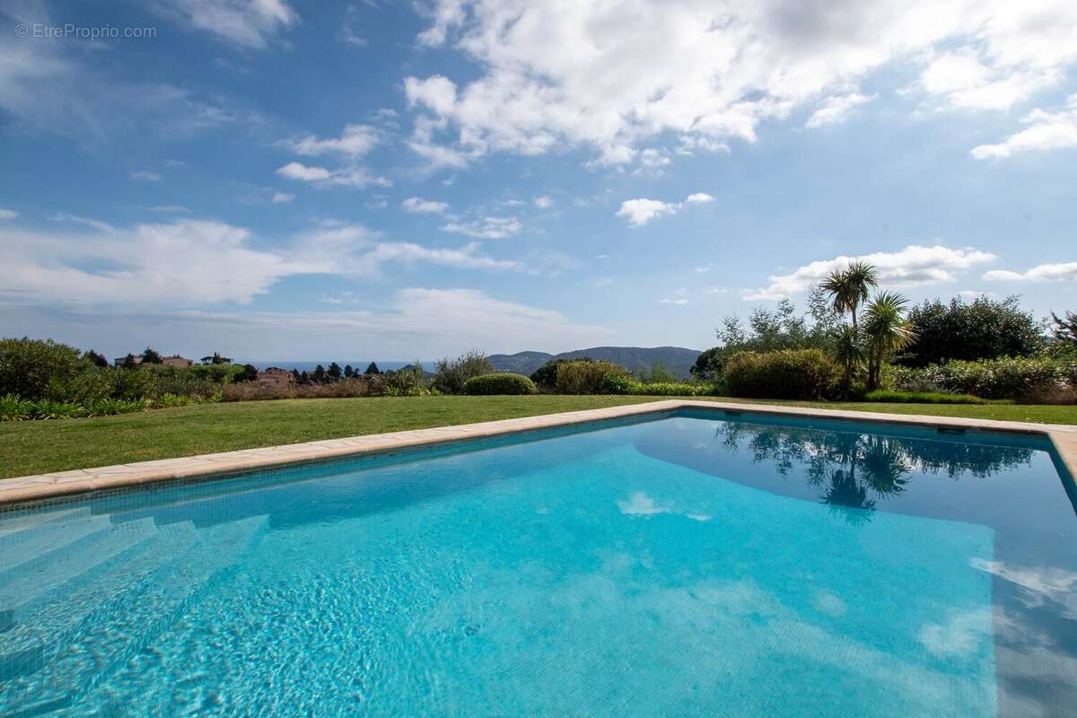 Maison à MANDELIEU-LA-NAPOULE