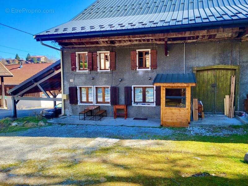 Maison à THOLLON-LES-MEMISES