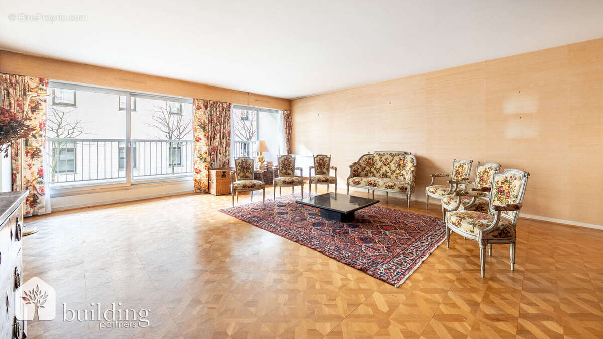 Huissiers/Poissonniers - 120m²  avec balcon - 3 chambres - photo 3
