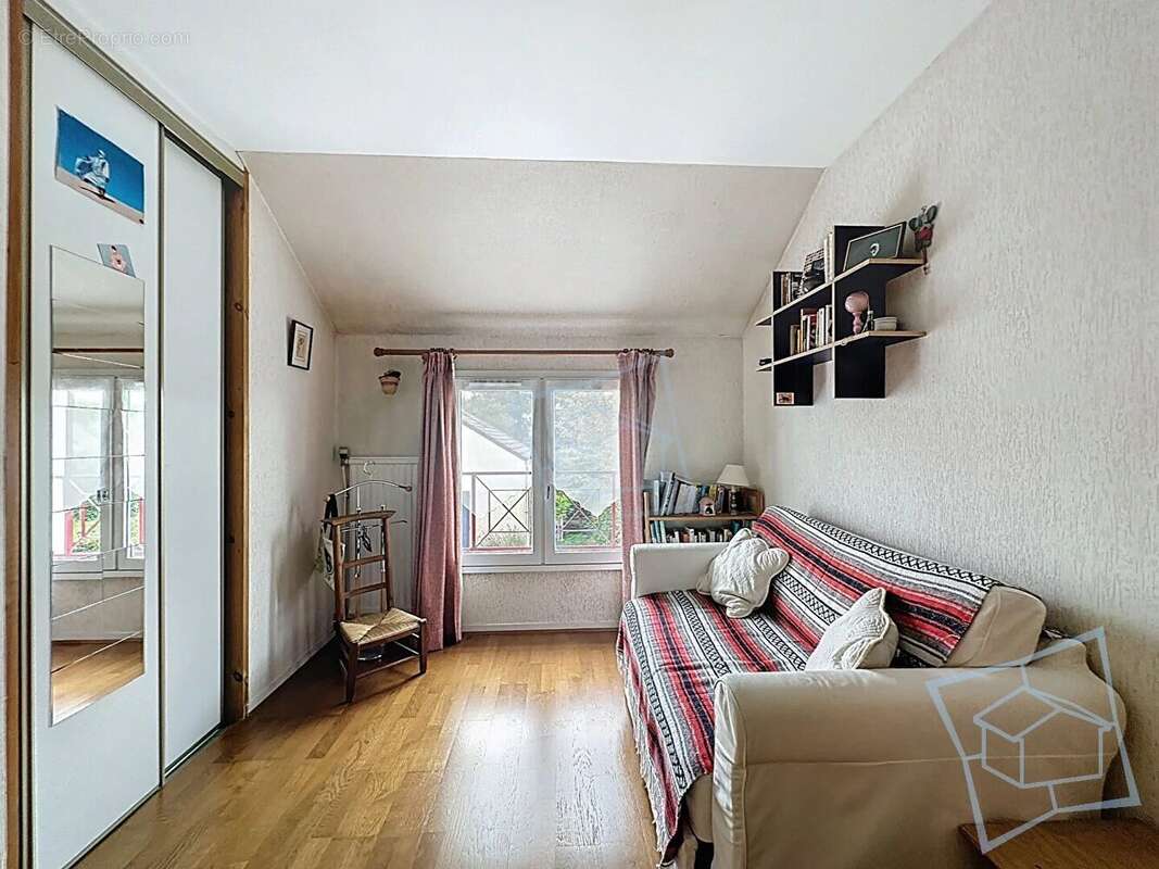 Maison Voisins Le Bretonneux 5 pièce(s) 103 m2 - photo 6