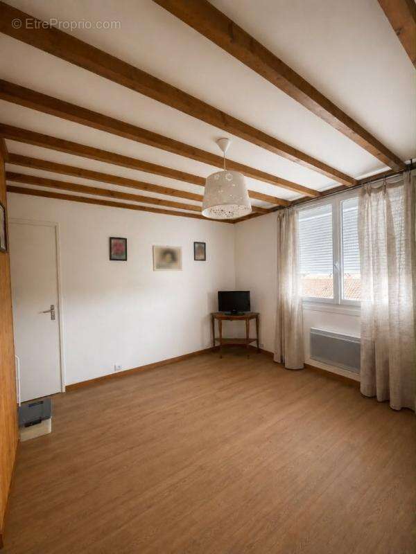 Maison 120 m² à Coucy-Le-Chateau-Auffrique  - photo 9