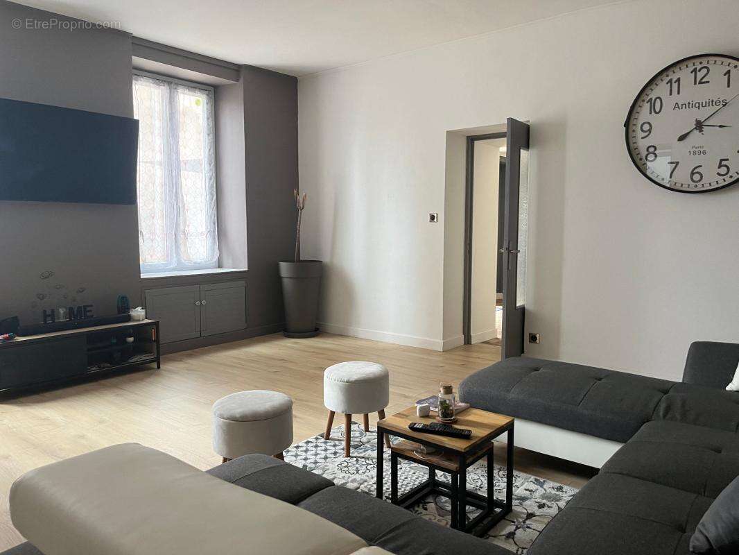 Lucon quartier marche couvert et piscine maison de caractere bourree de charme avec annexes et patio - photo 2