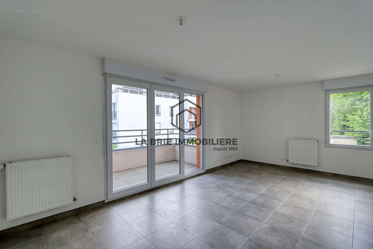 Appartement à EMERAINVILLE