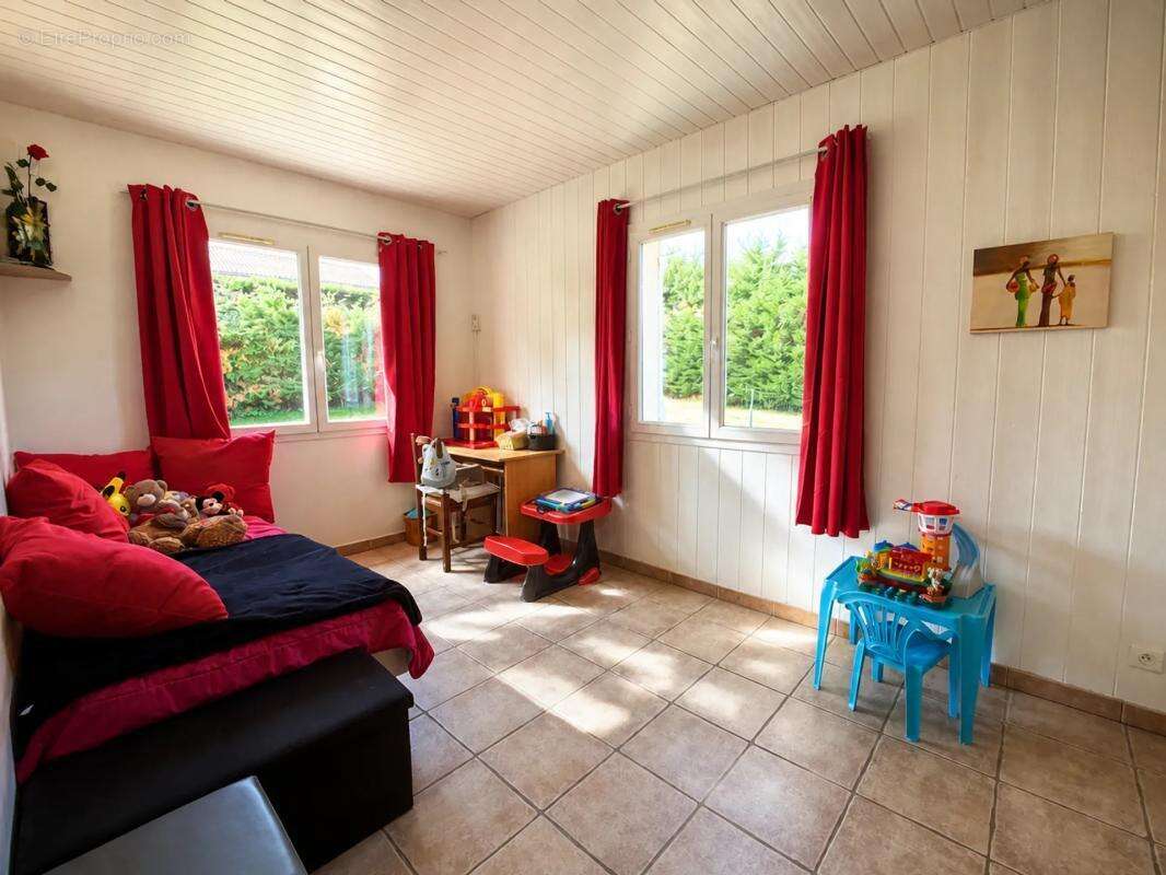 Maison de 7 pièces de 180 m² à Jassans-Riottier - photo 16