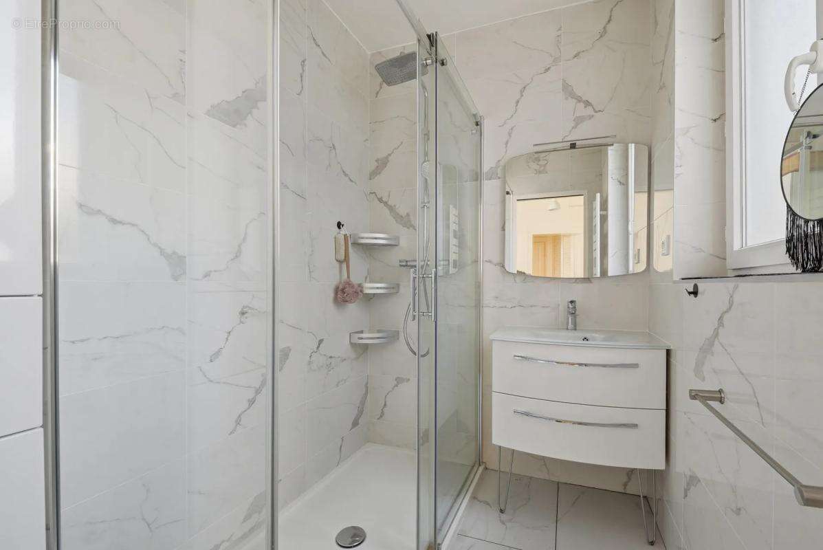 Appartement à CHARENTON-LE-PONT