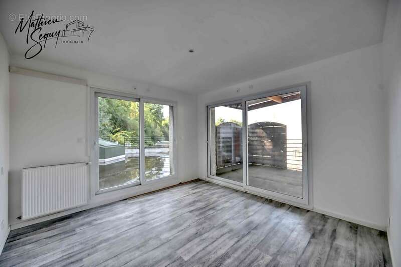 Commerce à SAINT-GENIS-LAVAL