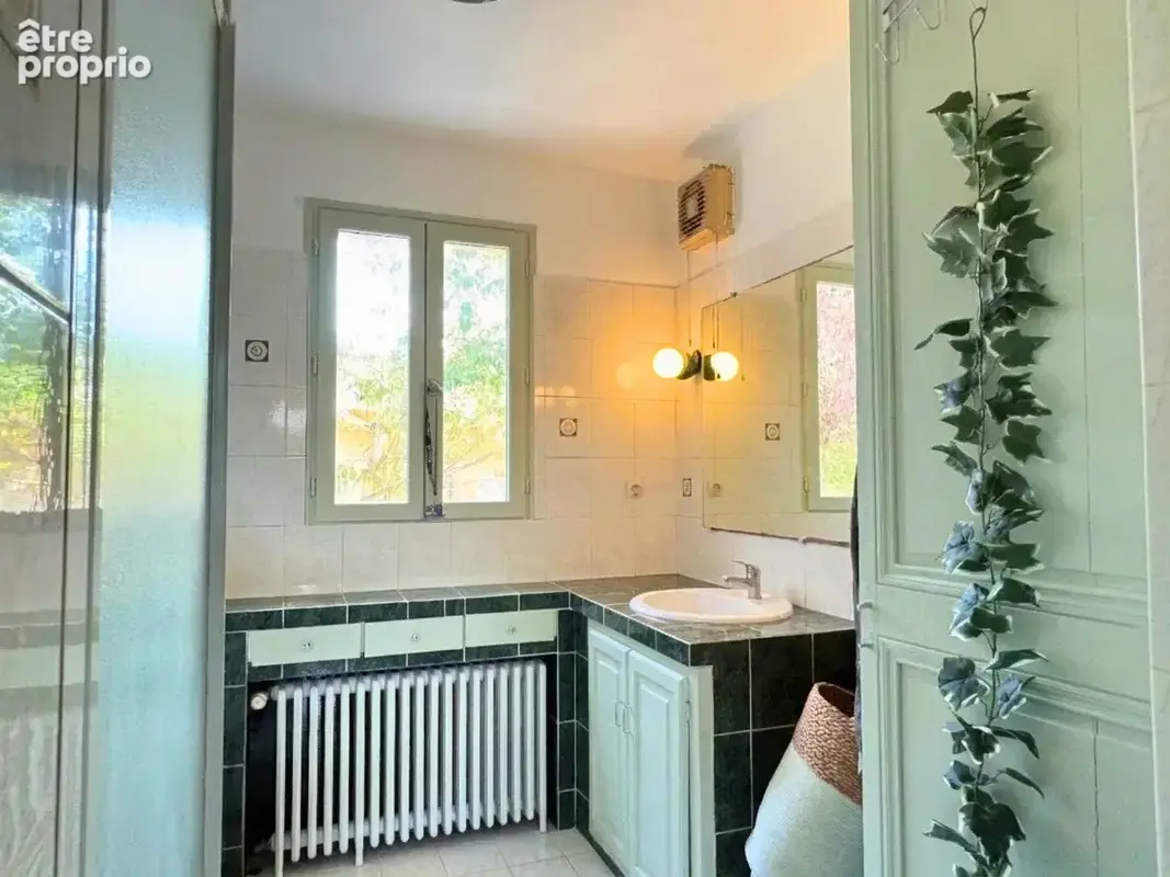 MAISON DE VILLE avec jardin arboré de 260 m2 et garage, à 450 m du Jardin Public ! - photo 15