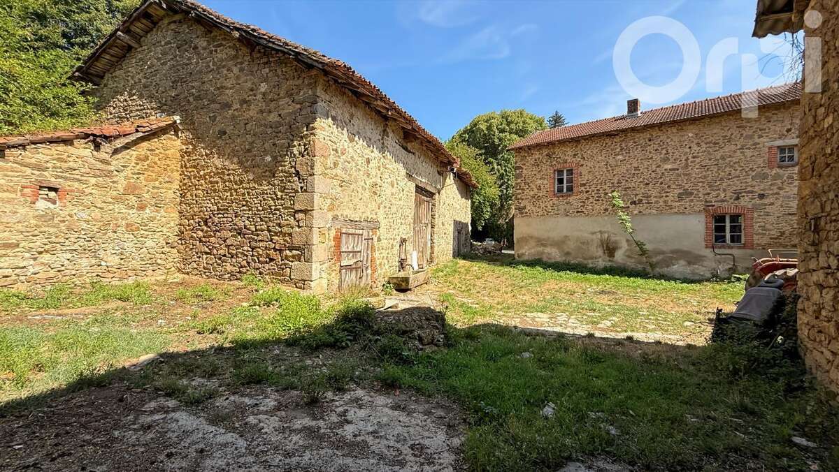  Maison à rénover avec ses 3 granges - photo 3