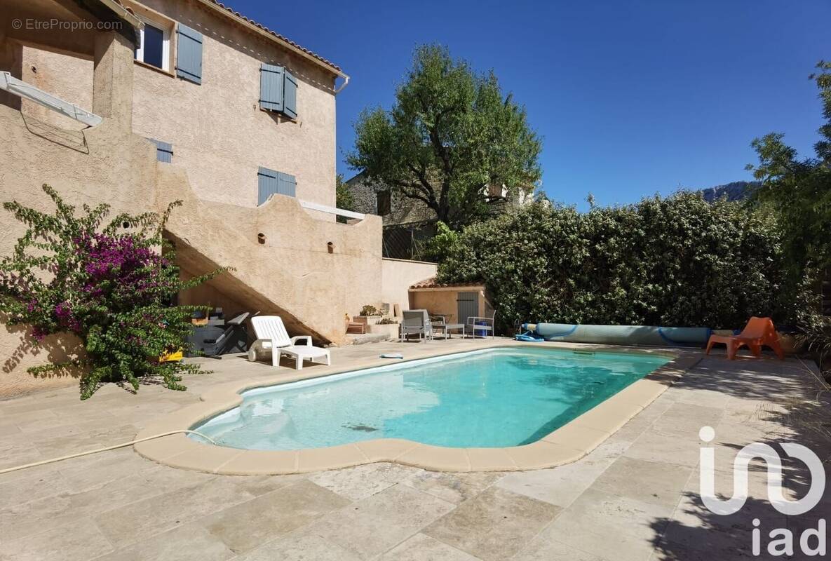 Photo 1 - Maison à LE REVEST-LES-EAUX