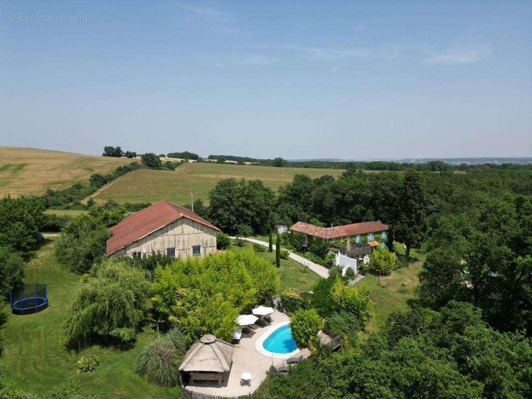 Maison à VIC-FEZENSAC