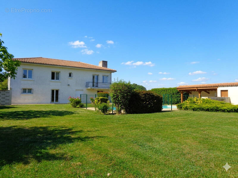 Maison à FONTCOUVERTE