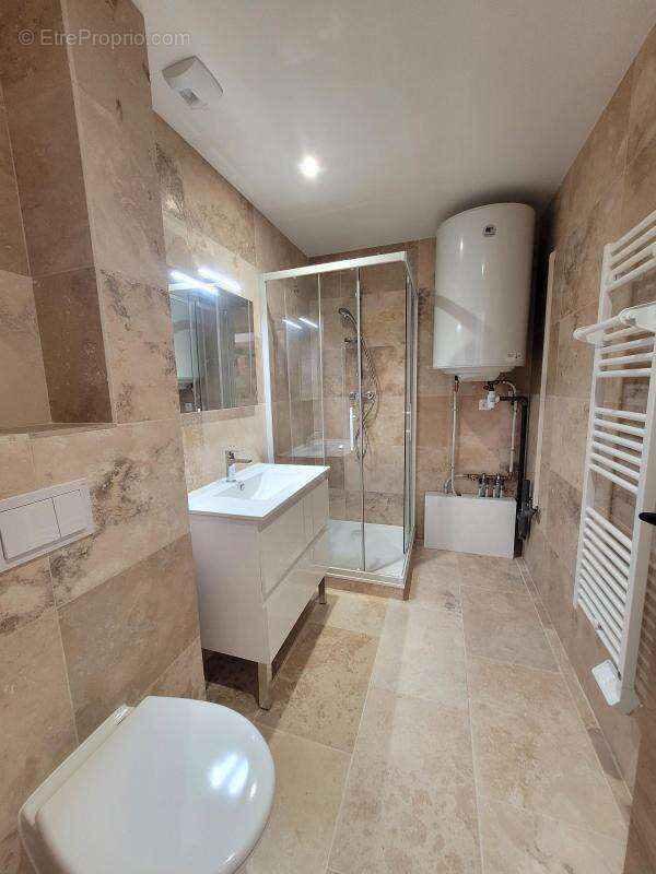 Appartement à GREOUX-LES-BAINS