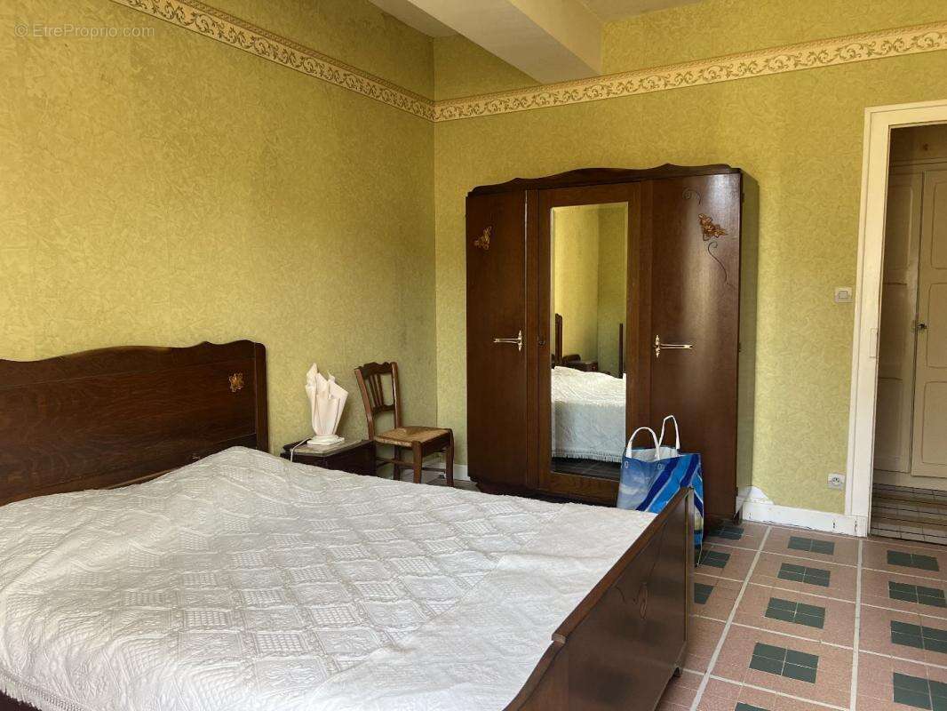 Maison à AZAY-LE-FERRON