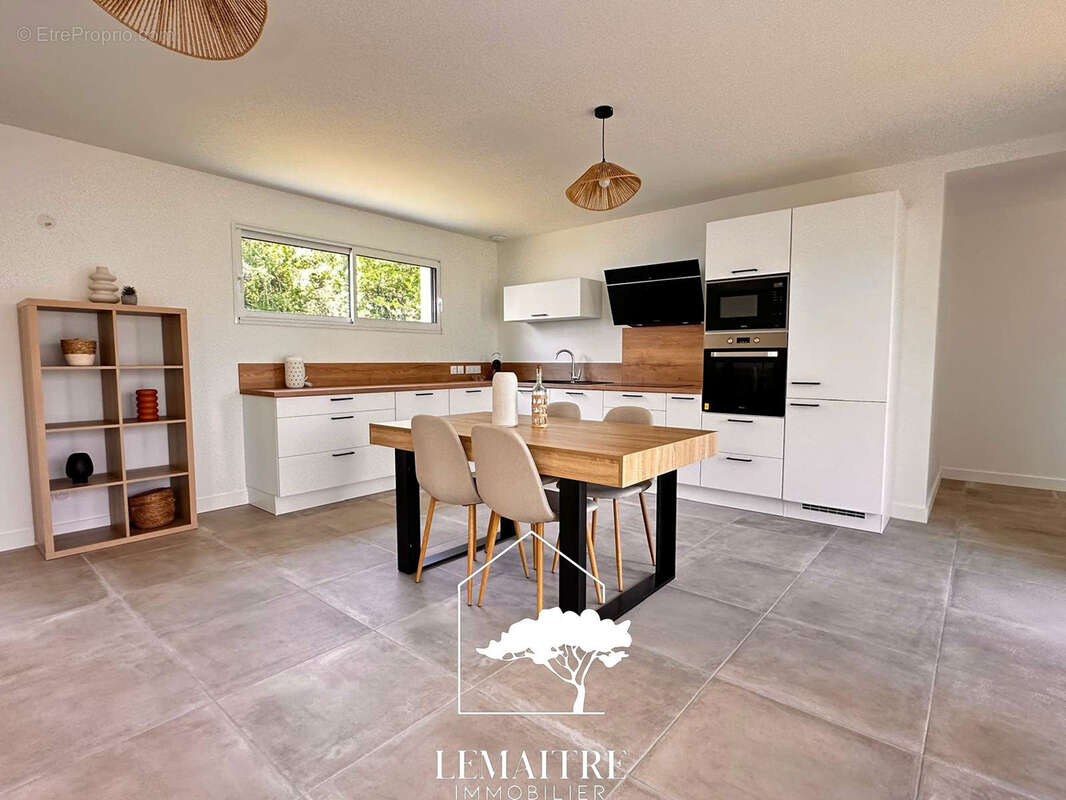 Maison à LES MATHES