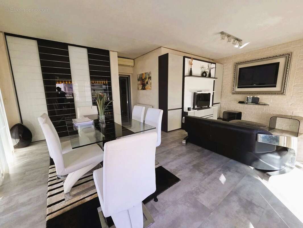 Appartement à VILLENEUVE-LOUBET