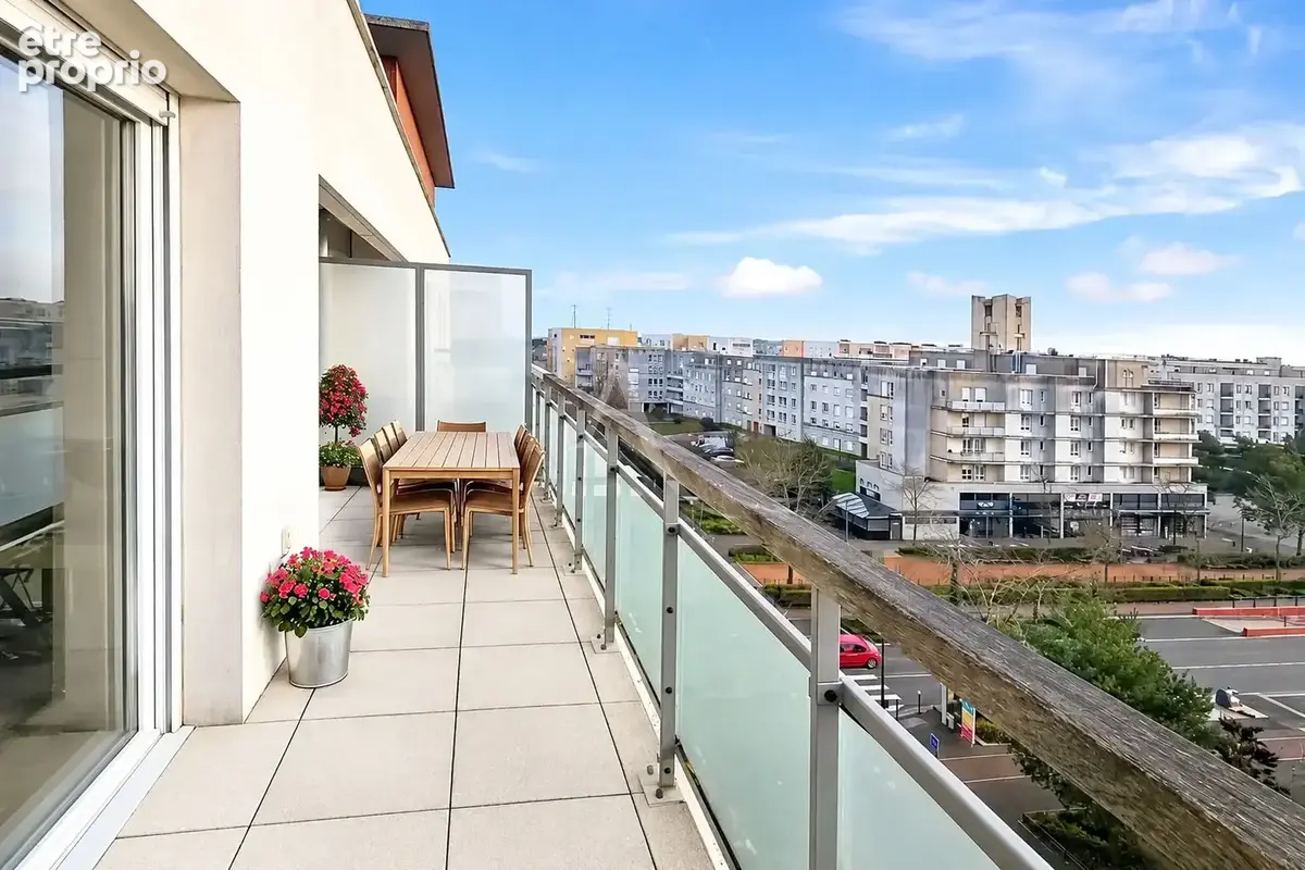 Superbe T3 au dernier étage avec terrasse et vue dégagée - photo 3