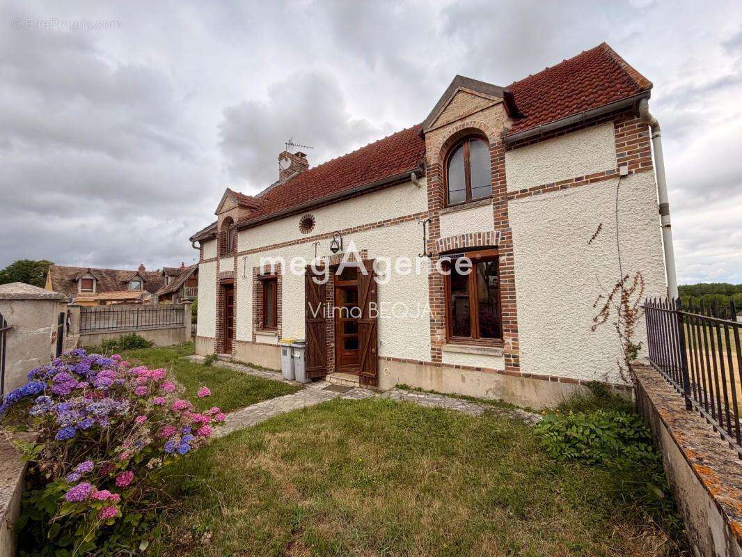 Maison à VILLENAVOTTE