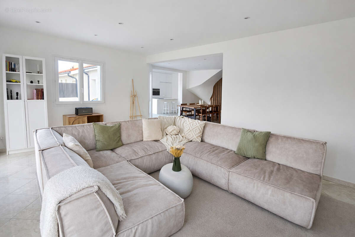 Maison à SALAISE-SUR-SANNE