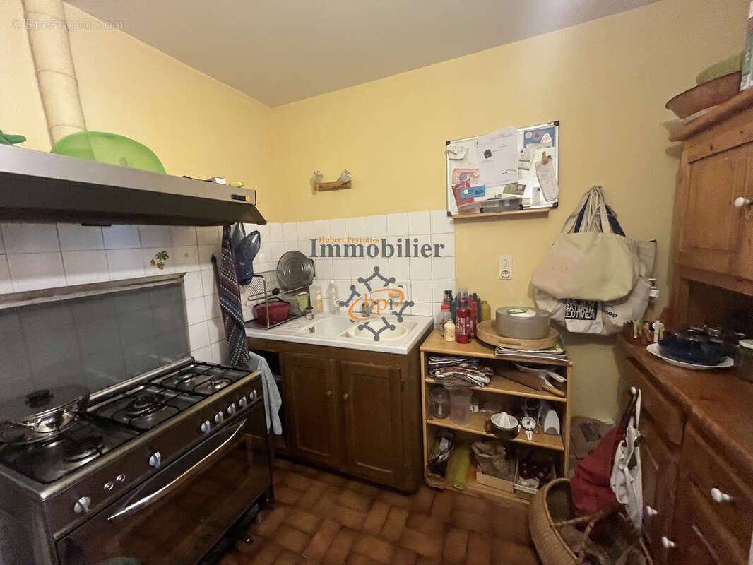 Maison individuelle avec garage, dépendances et terrain attenant. - photo 8