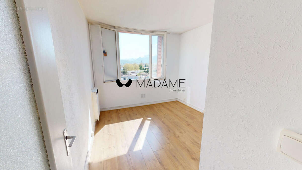 Appartement à SAINT-MARTIN-D'HERES