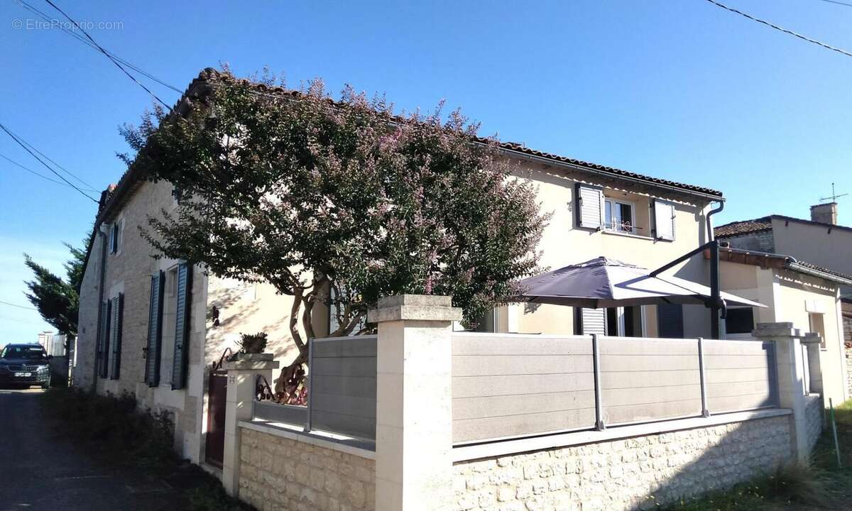 10 OCT 2025 - Maison à COULGENS