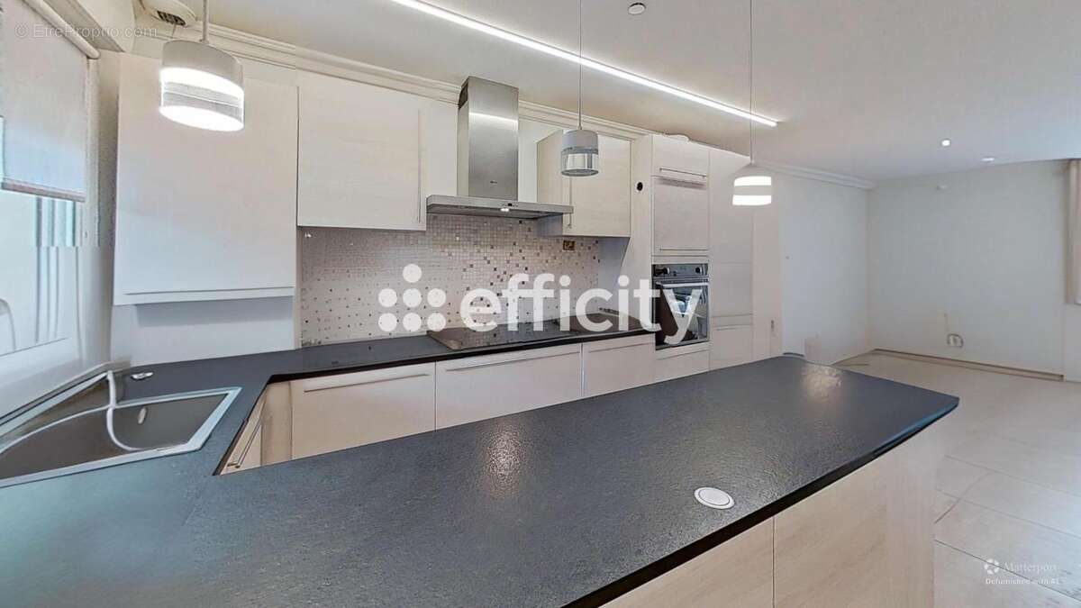 Maison à ETREMBIERES