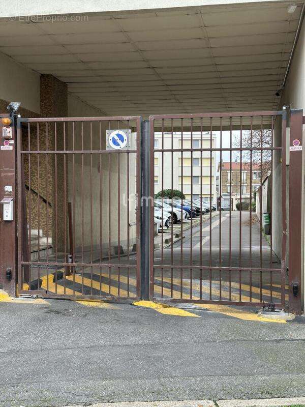 Parking à CHAMPIGNY-SUR-MARNE