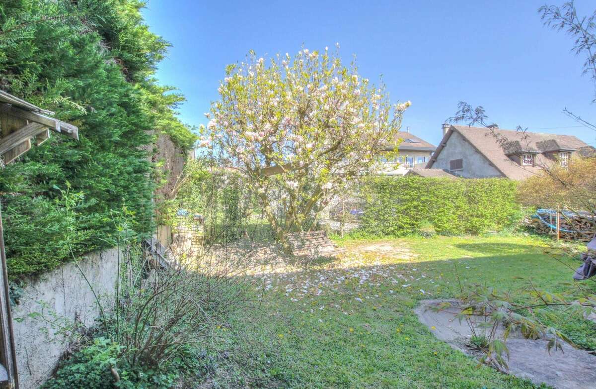 Maison à SAINT-GENIS-POUILLY