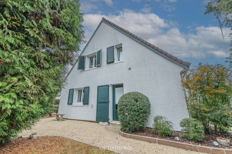 Maison à SAINT-NOM-LA-BRETECHE