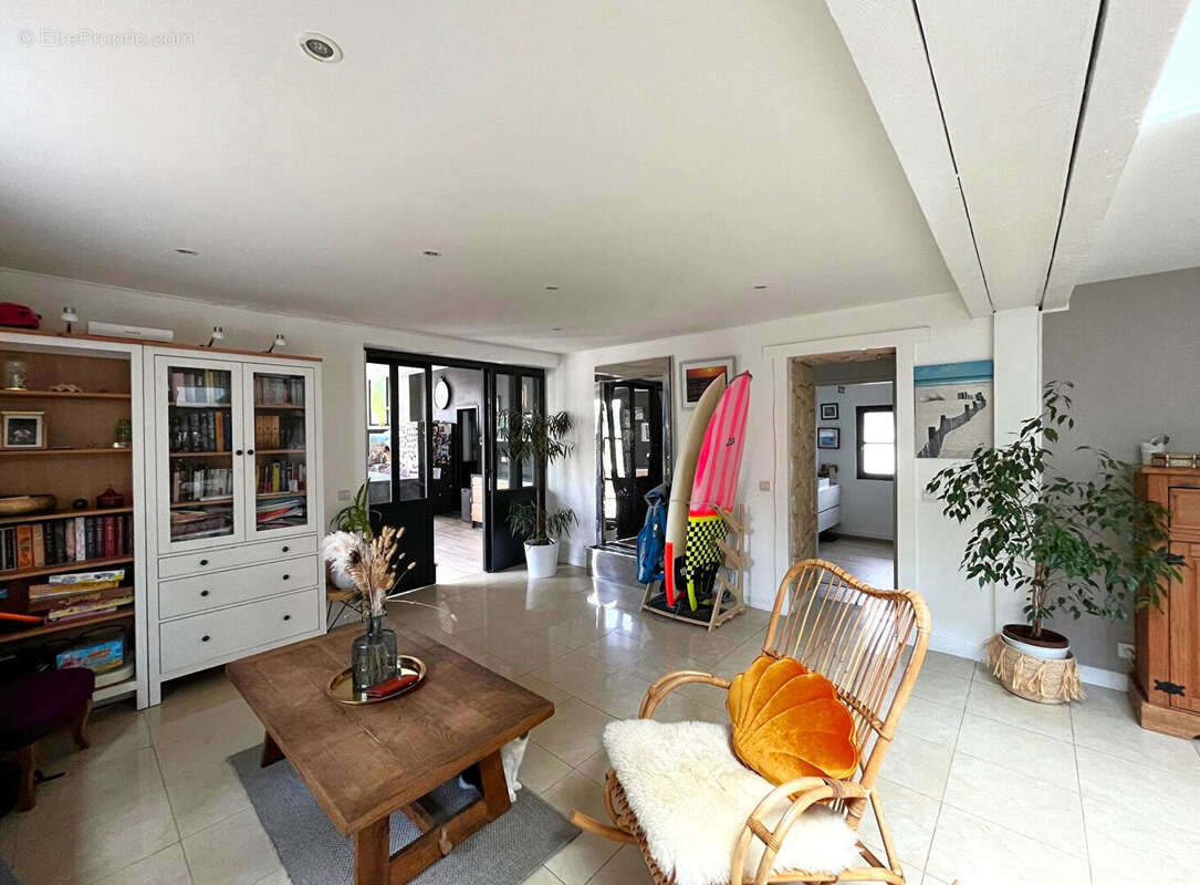 5 min des plages ? Maison rénovée, 5 chambres, piscine et garage - photo 4