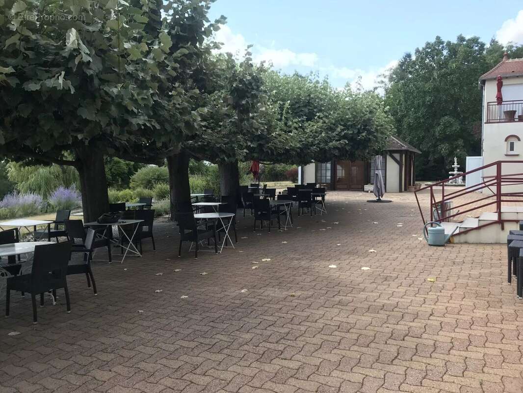 Commerce à POUILLY-SUR-LOIRE