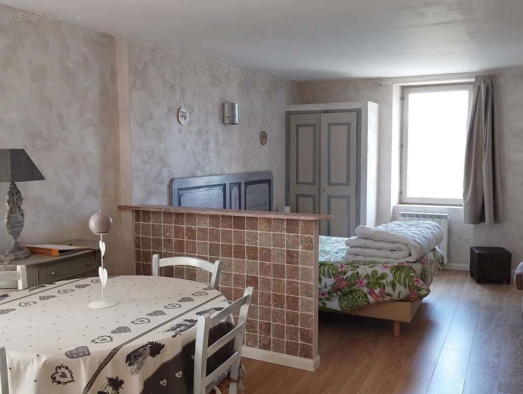 Appartement à COURSEGOULES