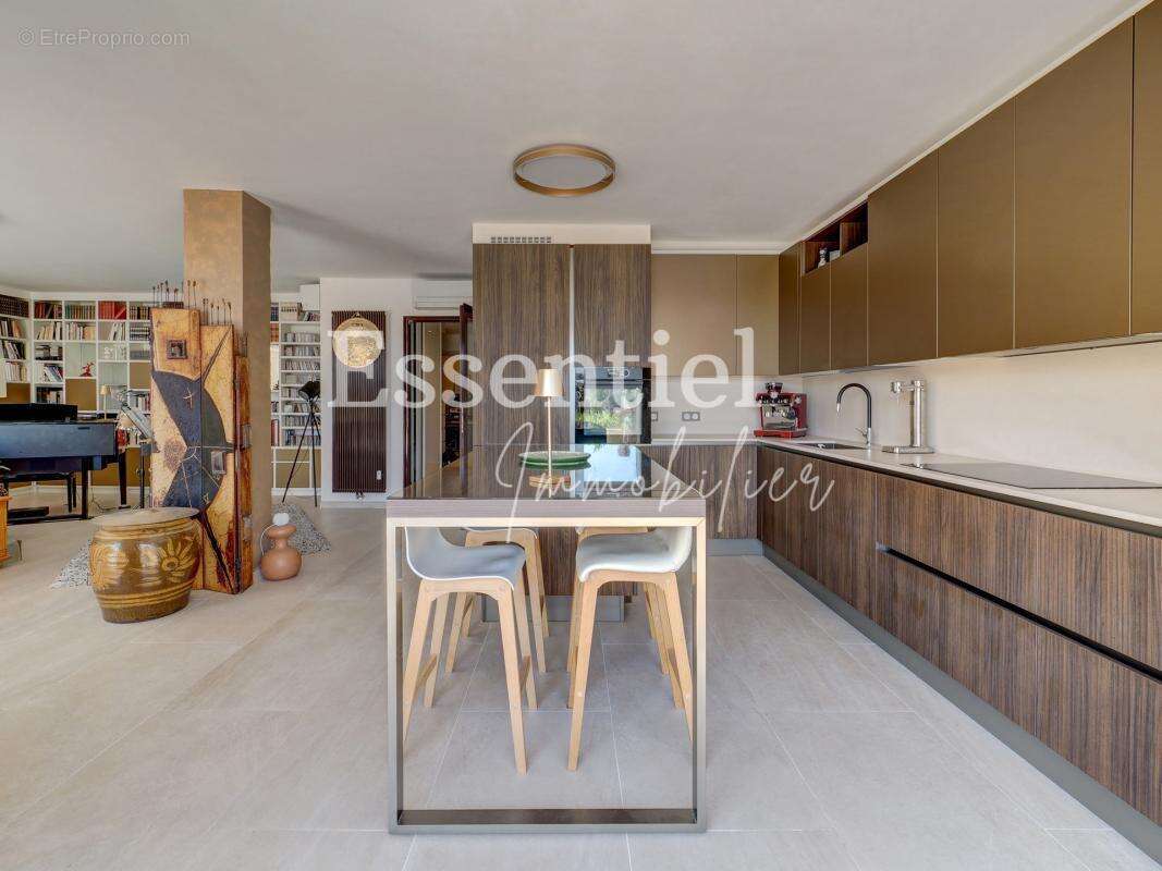 VILLEFRANCHE-SUR-MER  Appartement-villa de 107 m² avec plus de 300 m² de jardin - photo 8
