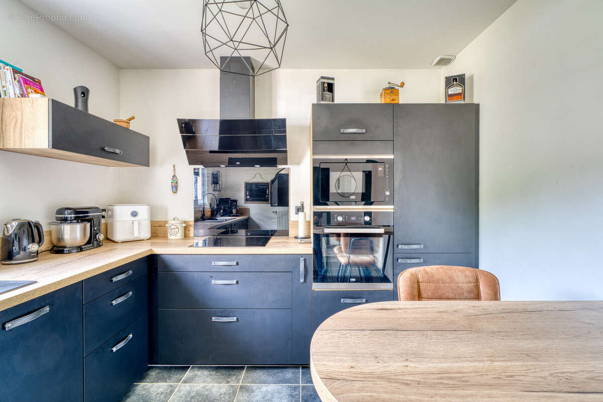 Maison à NIVOLAS-VERMELLE