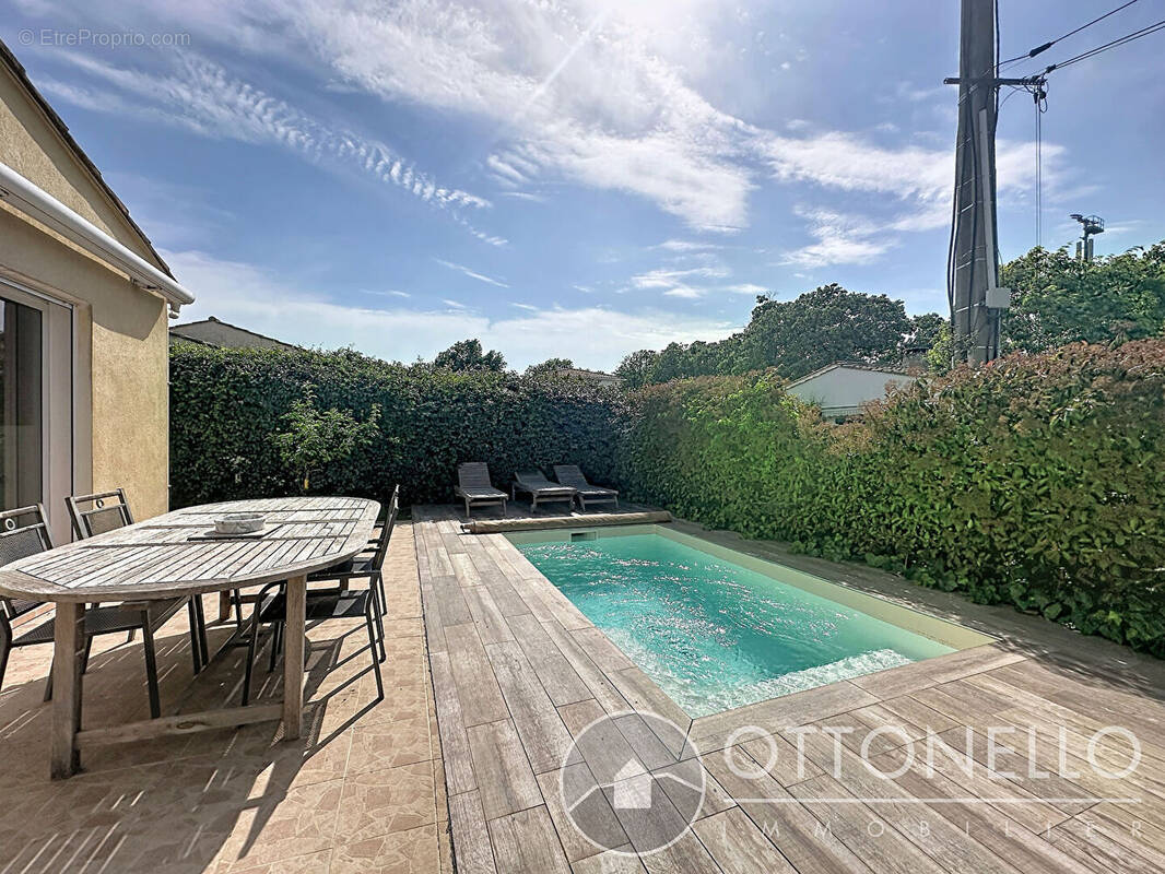 Maison à ROQUEBRUNE-SUR-ARGENS