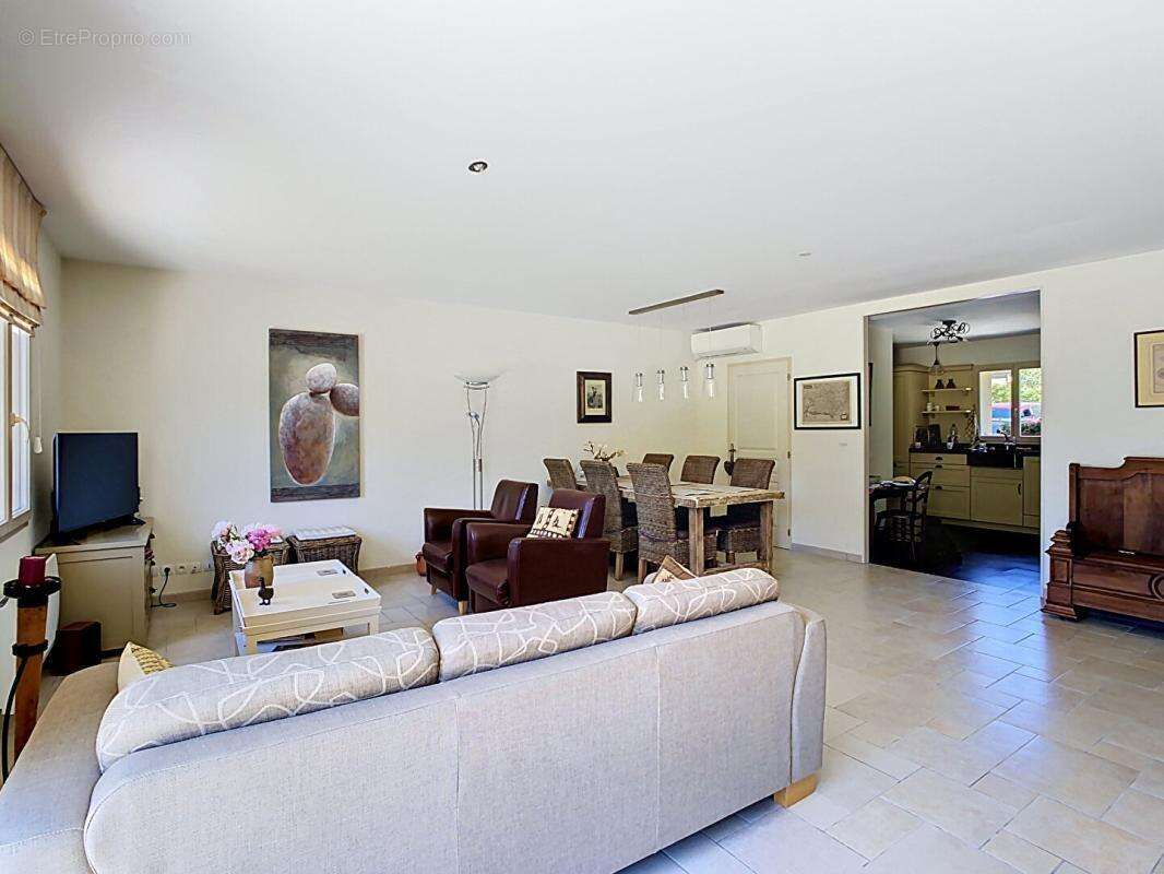Belle maison contemporaine avec 4 chambres, piscine et garage - photo 6