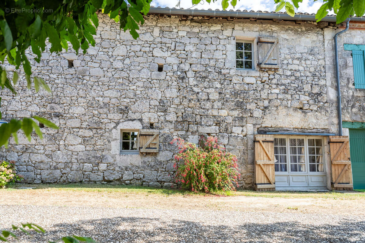 Maison à MONTJOI