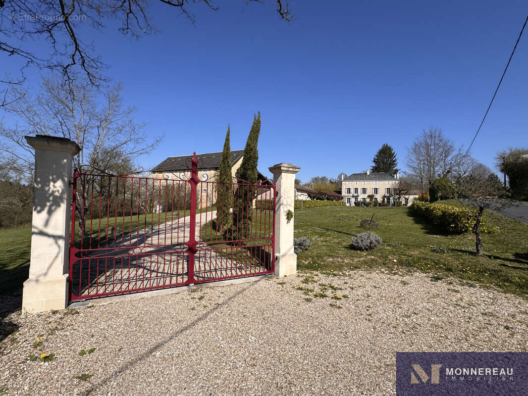 Maison à MONTGUYON