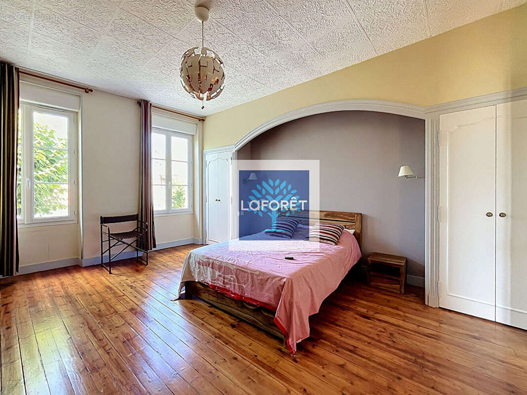 Ensemble immobilier de rapport au coeur Jonzac - photo 2