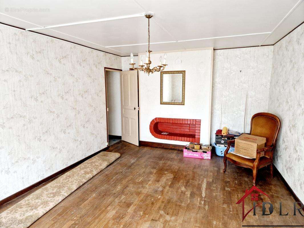 Maison à MONTIGNY-LES-CHERLIEU