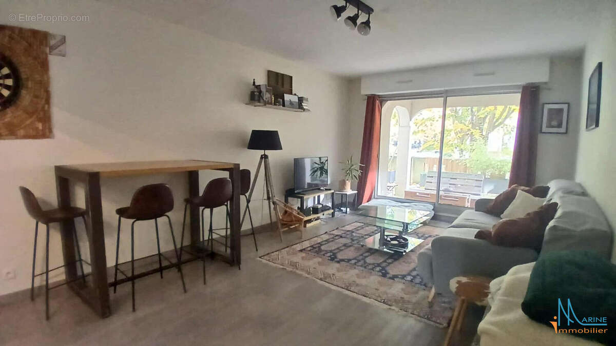 séjour avec accès direct à la terrasse - Appartement à ROUEN