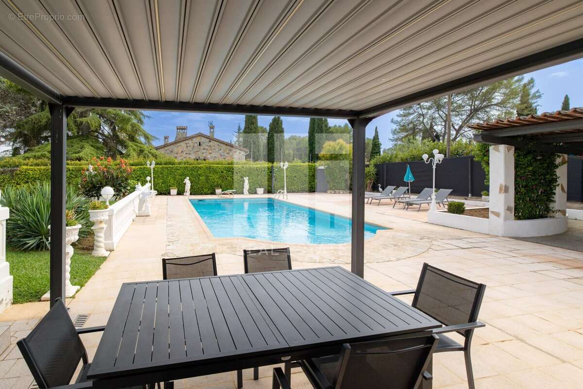 Baisse de prix - mougins - villa 4 ch avec piscine et magnifique terrain plat - photo 4