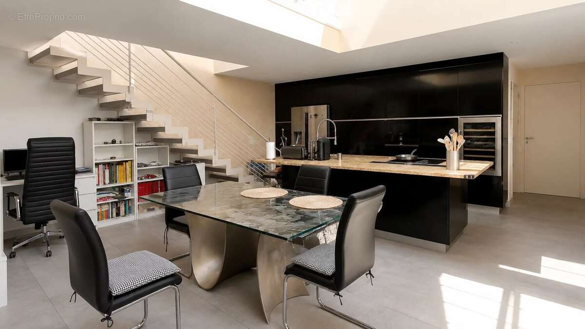 Nice Port – Bas Mont Boron  Loft d'exception de 120 m² avec 110 m² de terrasses – Dernier étage - photo 3
